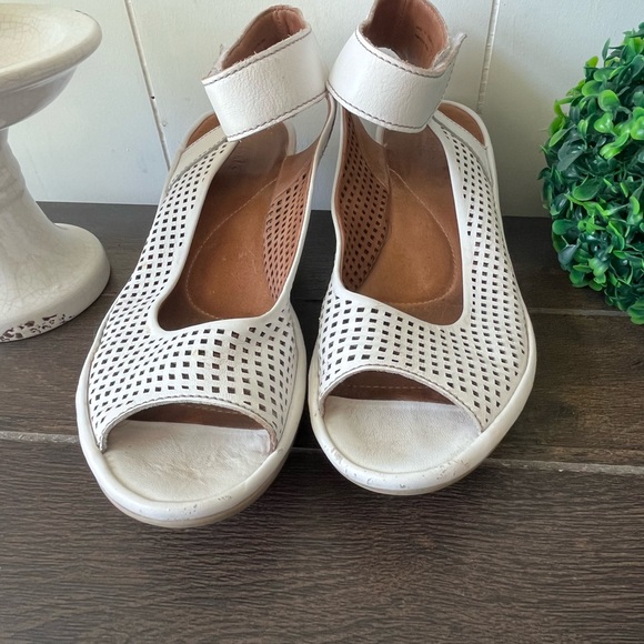 Clarks Clarene Prima Leather Wedge White Sandals Size 9.5 - Picture 7 of 15